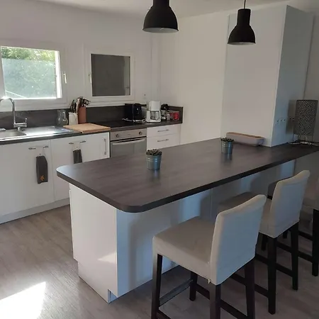 Maison En Face De La *