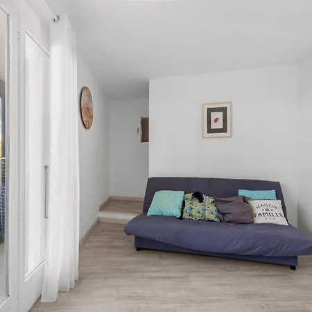 Maison En Face De La Nyaraló